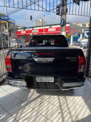 TOYOTA HILUX 2.8 SRX 4X4 CD 16V DIESEL 4P AUTOMÁTICO TOYOTA HILUX 2.8 SRX 4X4 CD 16V DIESEL 4P AUTOMÁTICO